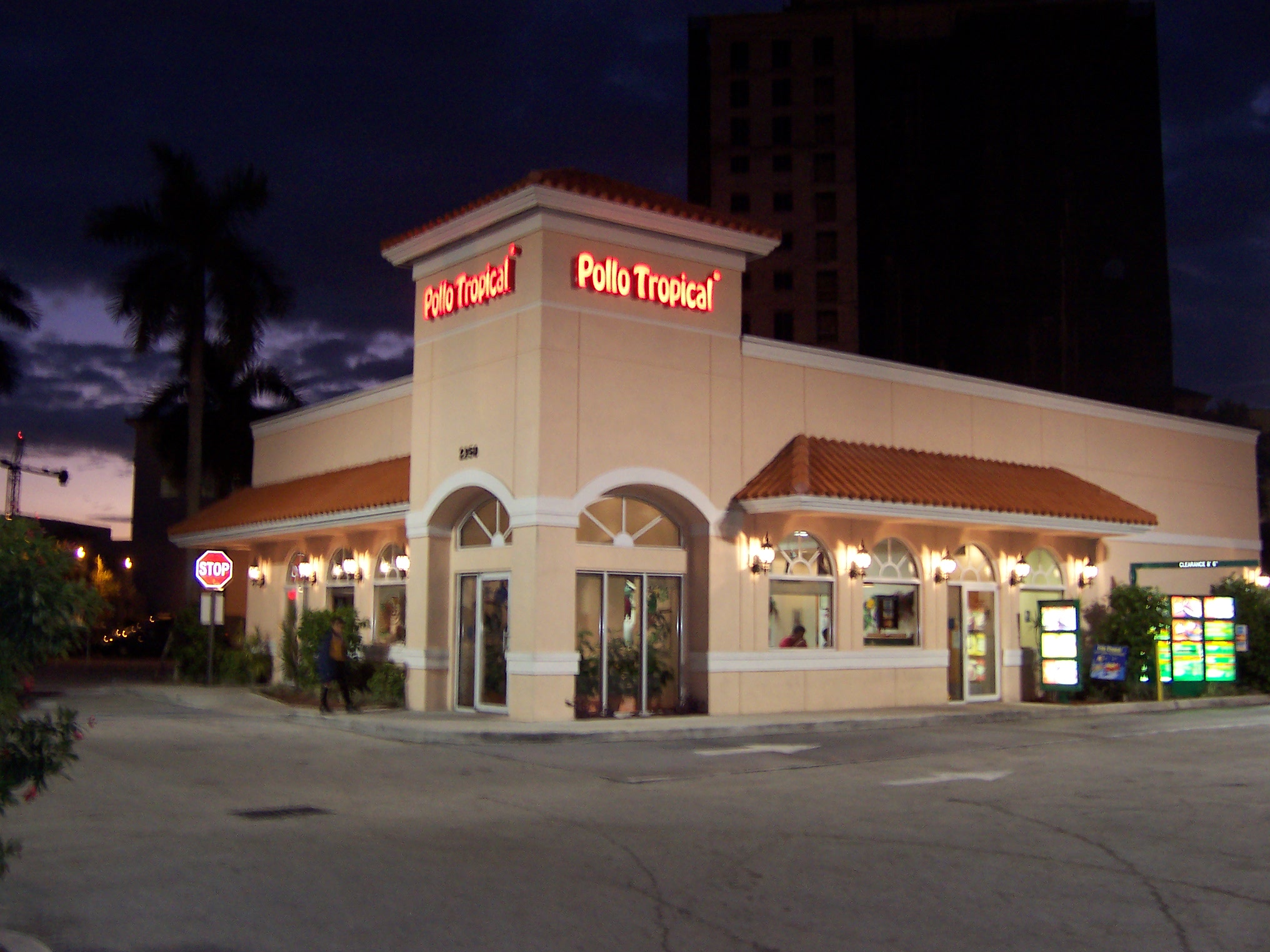 Pollo Tropical Restaurant 100 0228
