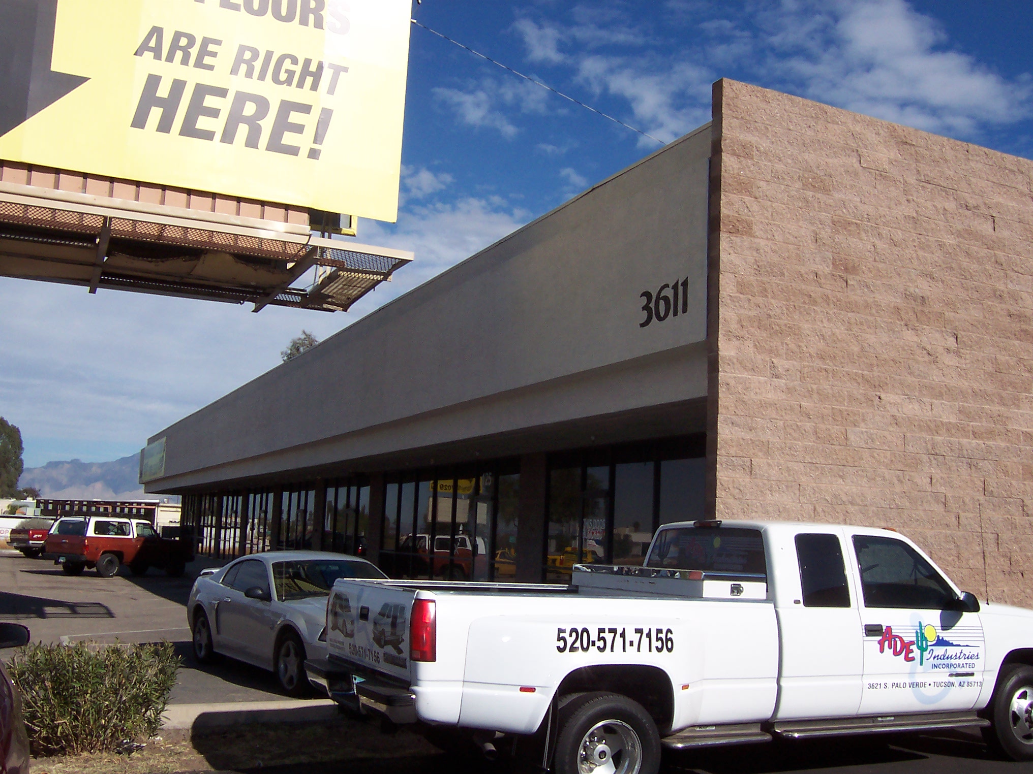 Light industrial Warehouses building 100 3052