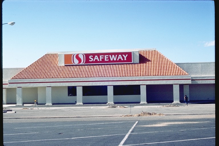Safeway Supermarket safeway